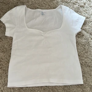Brandy melville top - Säljer denna såå fina brandy top. Inga defekter🌸