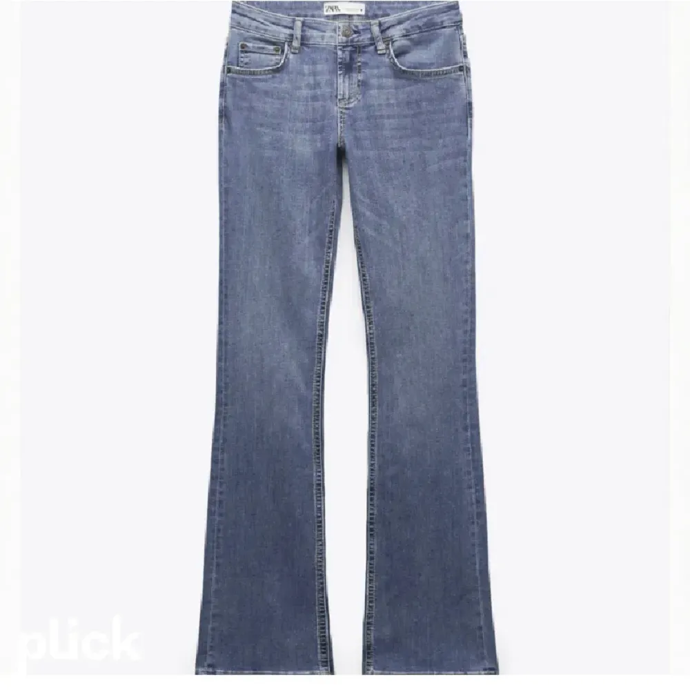 Jeans ifrån Zara använda fåtal gånger. Upplagda för att passa 160. Säljer då de inte kommer till användning. 💕Fläckarna är på spegeln. Jeans & Byxor.