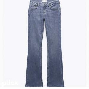 Jeans ifrån Zara använda fåtal gånger. Upplagda för att passa 160. Säljer då de inte kommer till användning. 💕Fläckarna är på spegeln