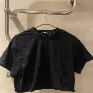 Svart tröja - Närmare magtröja, fina med mjukisbyxorna!