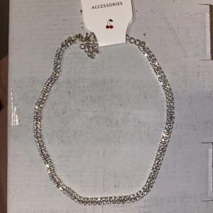 Halsband  - Halsband med strass silvrigt 