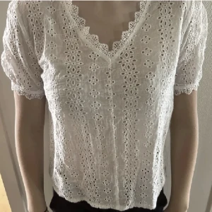 Söt topp - Säljer denna söta topp i storlek S!