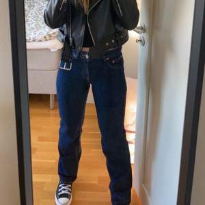 Säljer dessa pull&bear jeans som endast är använda ett fåtal gånger.