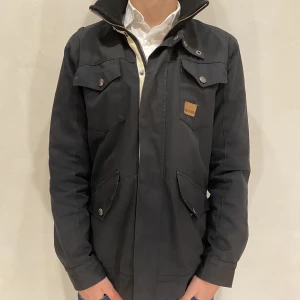 Safarijacka Encore  - Hej! Säljer nu min jacka från Encore i storlek S, fint skick. Tveka inte på att höra av dig om du har frågor eller funderingar kring varan!