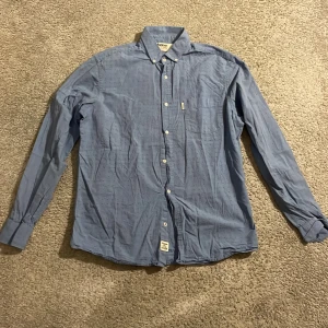 Dobber skjorta - Storlek M Nypris 699 Mitt pris 180