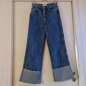 Jeans  - Jeans med uppvikt kant nertill.  Brand: nu-in  Size: W26 L30