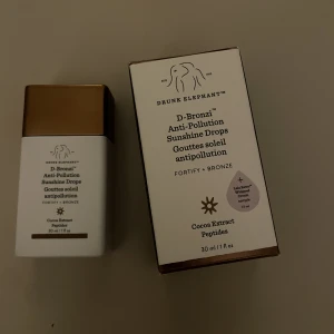 Drunk elephant  - Bronzi drops jag har använt den typ 6-10 gånger nåt sånt. Skriv gärna om du är intresserad skickar nu i helgen om intresserad❤️original pris: 459kr mitt pris 300kr