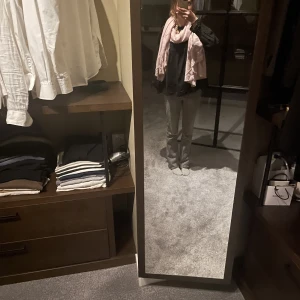 Halsduk  - En väldigt fin rosa halsduk perfekt till vintern jätte mysig💕