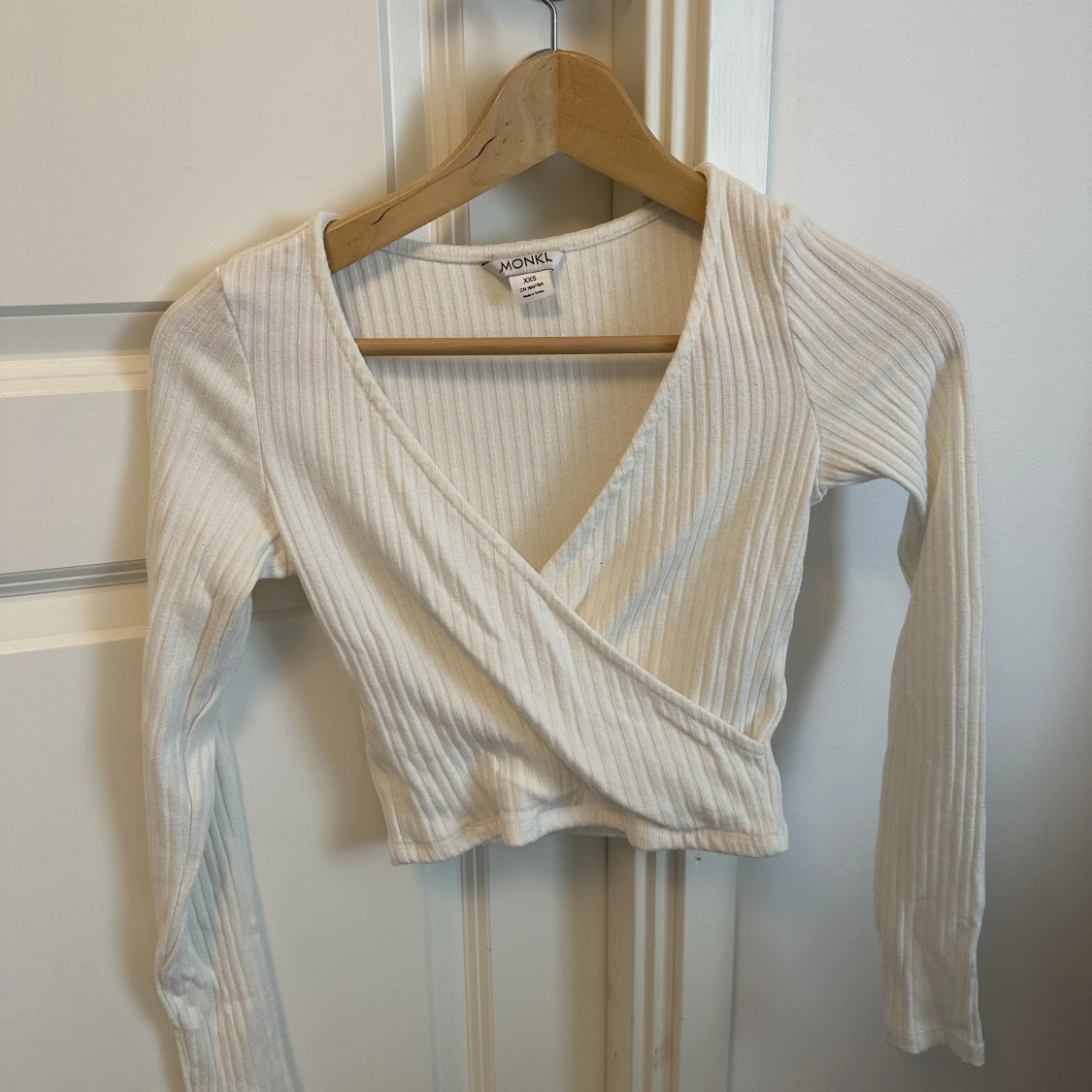 En vit topp från mango