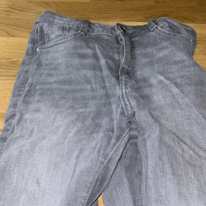 Lågmindjade zara jeans - Jätte söta 