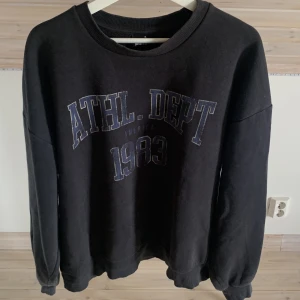 Sweatshirt💙🖤 - Kommer ej till användning, köpare står för frakten, priset går att diskutera❤️‍🔥❤️‍🔥