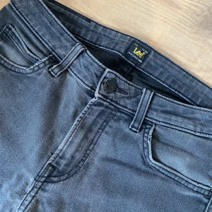 Lågmidjade Lee jeans  - Säljer mina lågmidjade Lee jeans då den inte används 🥰
