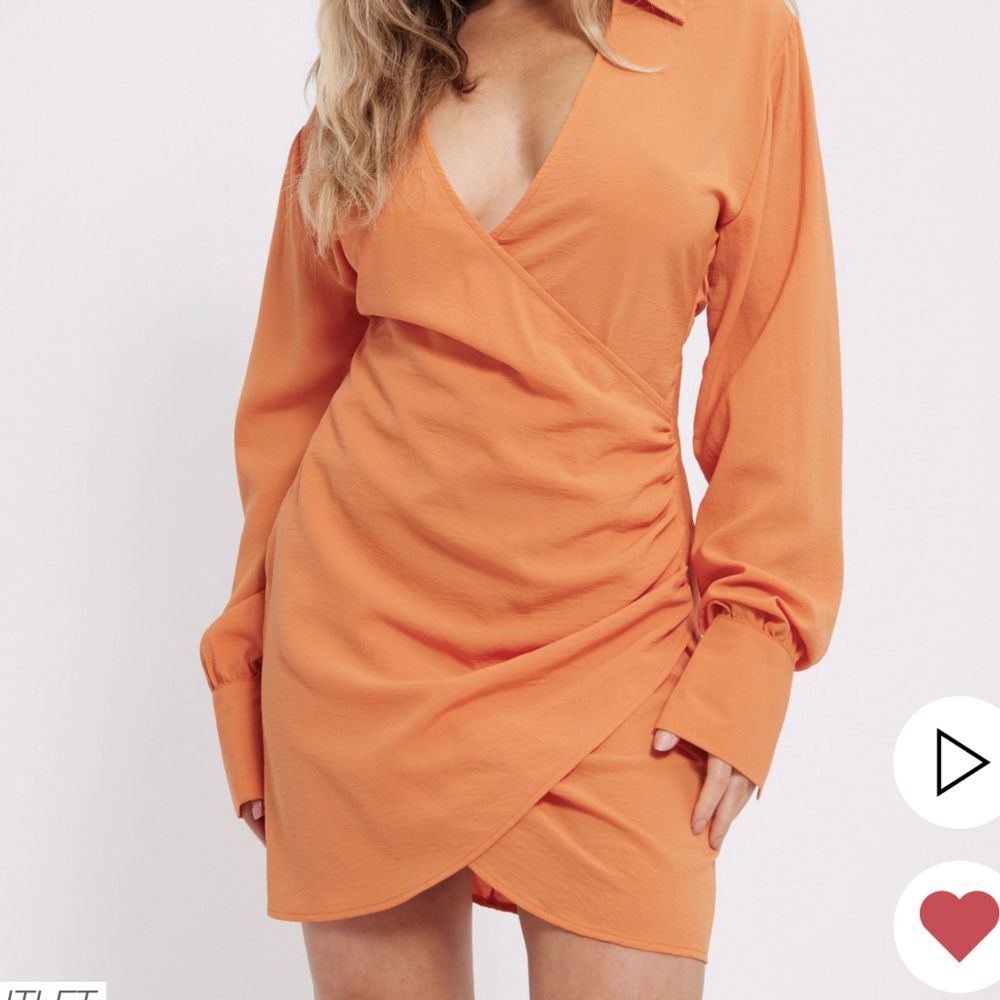 Oranssi Orange snygg långärmad klänning från Nelly i storlek small | Plick