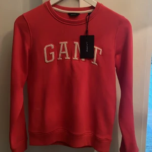 Gant tjocktröja - Storlek xs  Färg 648 watermelon red 
