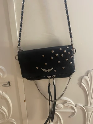 Zadig väska - Säljer denna svarta Zadig väska då den ej kommer till användning längre! Storlek mini.