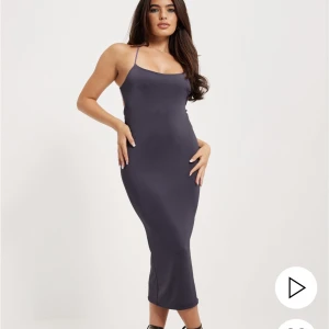 Klänning  - Klänning från Nelly, i märket missguided. Aldrig använd🩶