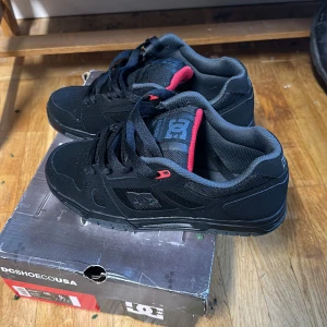 Dc Shoes - Helt nya passa inte mig fint