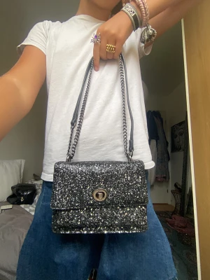 glittrig väska!  - Finaste glittriga väskan ❤️❤️ köpt för över 400 kr! 