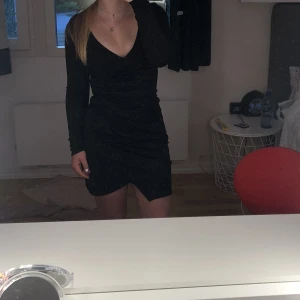 😭 - Suppperr snygg klänning, för liten för mig och har använt 2 gånger!