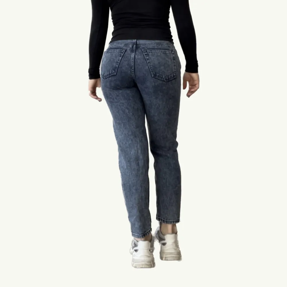 Mörkblå denim byxor   Fin passform   70 kr + frakt. Jeans & Byxor.