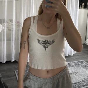 Brandy linne - Fint linne köpt på plick från brandy! i använt skick. Köparen betalar för frakten och katt finns i hem 🏡 