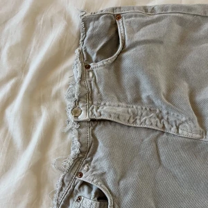 Jeans  - Storlek: 38/M Från: köpta från sellpy Skick: aldrig använt. Använt men i bra skick! 🧸 Postar med PostNord och tar bara emot Swish! Skriv för mer info🩷