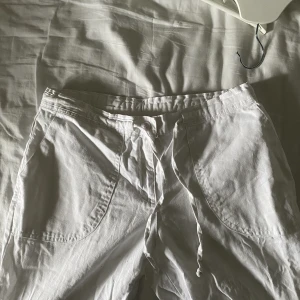Linnebyxor - Säljer mina vita linnebyxor från bonprix! 