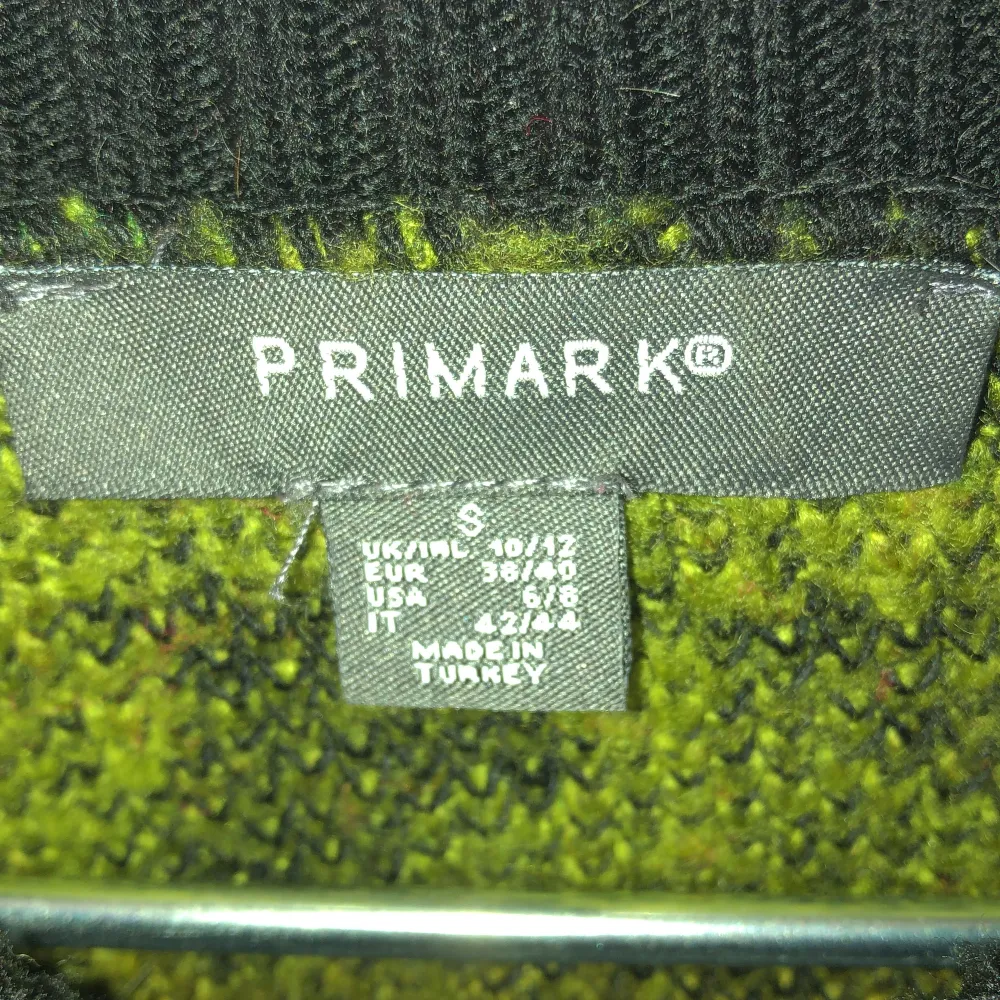 Stickad tröja. Strl S.  Köpt på Primark i London. . Stickat.