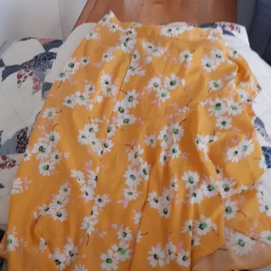 Omlått kjol - Oanvänd omlåttkjol nypris 300