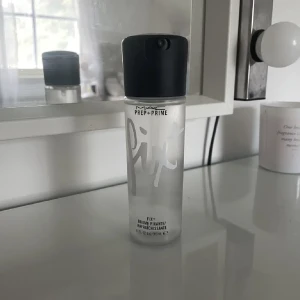 Mac fix+ - Helt ny mac fix+prime spray Pris kan diskuteras💗