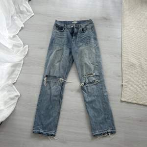 Säljer dessa jeans som inte längre säljs. Jättebra skick. Köparen står för frakten.