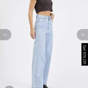 Säljer dess jeans från abrand Jeans är doch lite slitna i tyget och har en fläck, köpta för 900