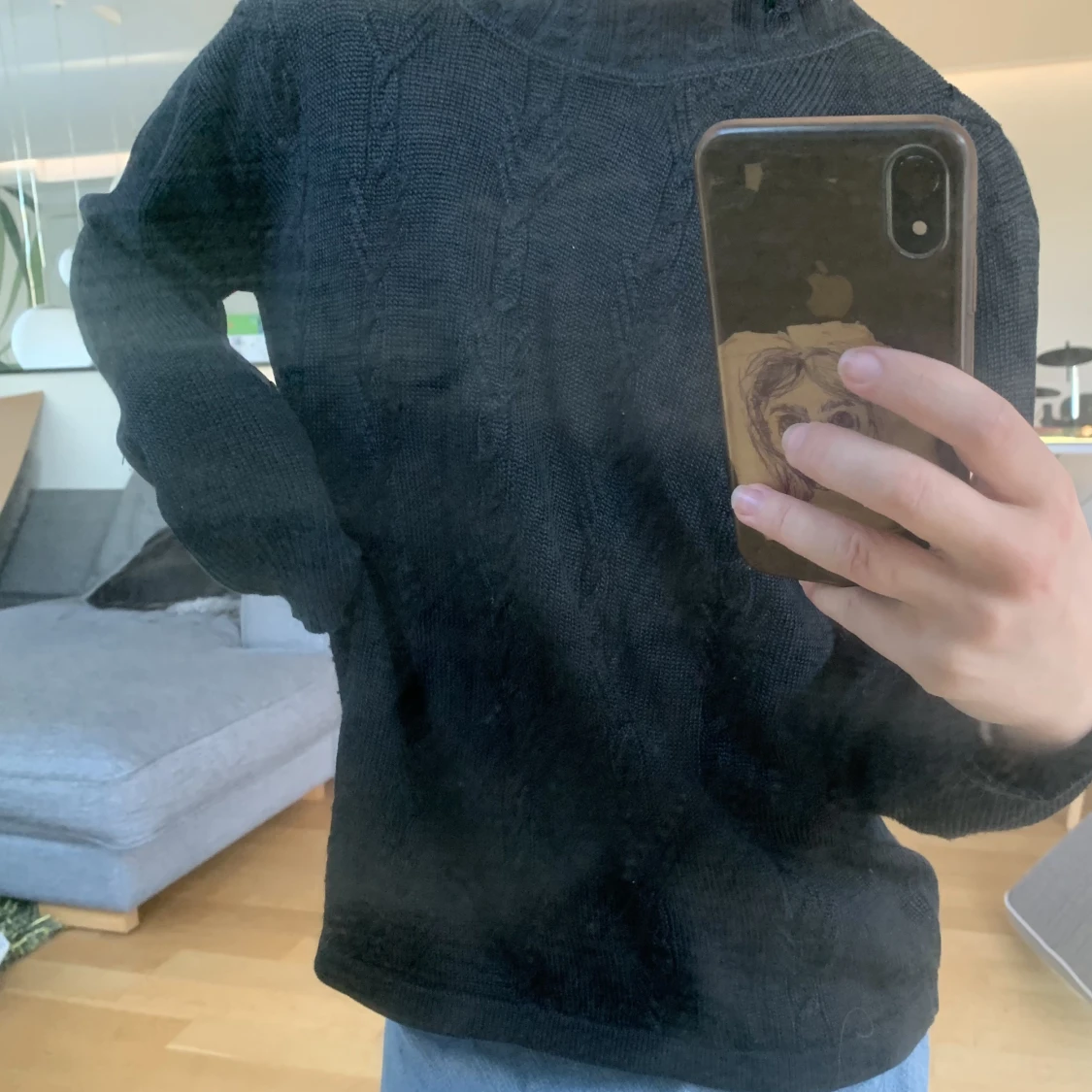 Svart stickad tröja