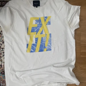 Vit tröja  - Oversized vit tshirt. Bekväm men använder inte längre 