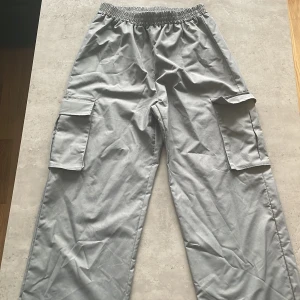 Cargo - Längd:106 cm, Midjastorlek:68-106 cm, Höft Storlek:105 cm, Lår:64.2 cm