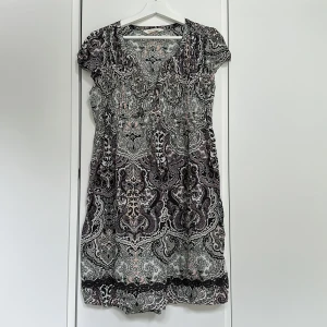 Odd Molly Tunika - Tunn bomullstunika med vackert mönster. Oanvänd.