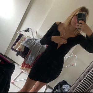 Oanvänd klänning prislapp e kvar!  - Strl S 