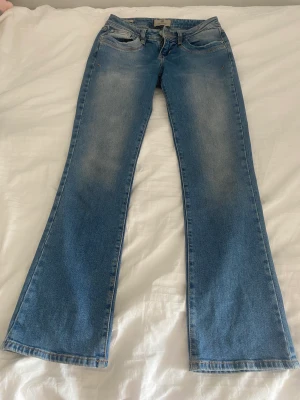 LTB Jeans  - Säljer dessa snygga low lowest jeansen eftersom dom är för korta i benen på mig,  bra kvalitet, köpte dom för 909kr från Zalando, pris kan diskuteras 💓💓