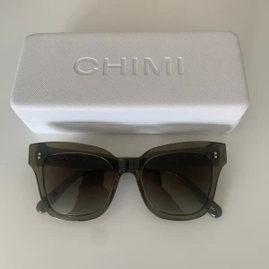 Chimi - Chimi i modell 07 o färgen grön. Använda väldigt få gånger och i nyskick. Fodral, påse och duk tillkommer också🥰