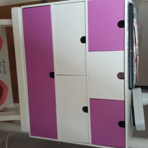 Stor förvaringslåda  - Bra och stora fack till allt förvaring! Kontakta vid intresse 👍🏼💗