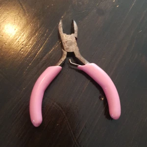 Tång - Liten och smidig men jätte bra tång, perfekt till smycken och annat! Kontakta vid intresse 👍🏻❤️