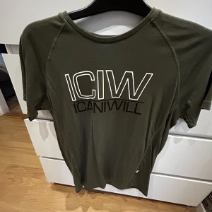 Icaniwill tröja  - Tröja från ICIW storlek S Pris 30  ALDRIG ANVÄND