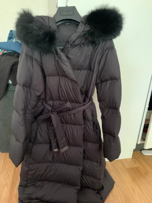 päls jacka - nyskick köptes i vintras kom aldrig till användning
