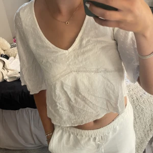 Topp - Supersöt topp ifrån hollister i stl S. Bra skick. Säljer för 80kr+frakt❤️