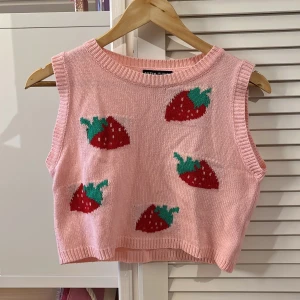 Cute vest🍓 - Betalning sker via köp nu🥰Köparen står för frakten💗