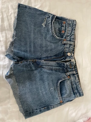 Zara shorts  - Dessa så snygga zara shorts midrise som tyvärr inte kommer till användning 