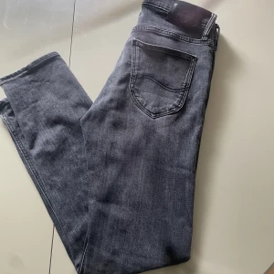 Lee Jeans  - Säljer dessa lee jeans då de aldrig används Size 30W 32L