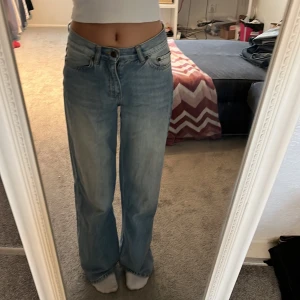 jeans - jättefina jeans från junkyard, storlek 24 men passar mig som har 25