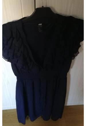 Mörk marinblå elegant klänning från H&M Strl 42 Fint begagnat skick