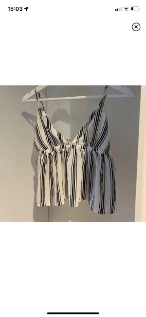 Bikbok linne - Säljer detta super söta linne från bikbok🌸 skriv gärna till mig privat vid intresse eller fler frågor🌸